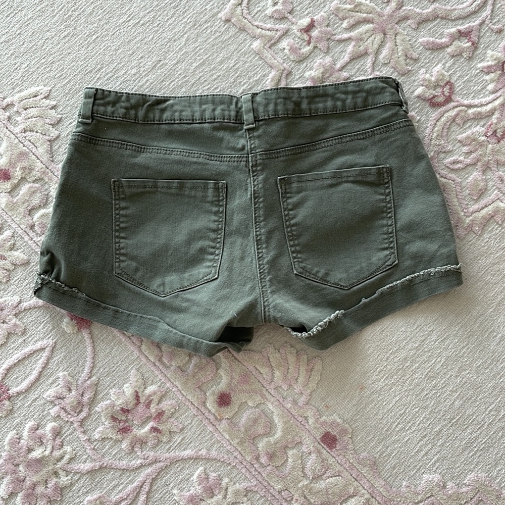 H&M shorts - Picture 2 of 2